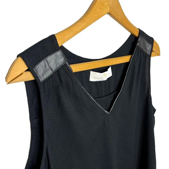 AMANDA UPRICHARD V Neck Minimalist Sleeveless Rounded Hem Tank Top Blouse - Picture 8 of 8